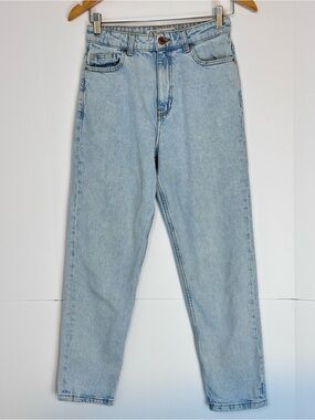 Zara Women’s Light Wash Relaxed Straight Leg Jeans